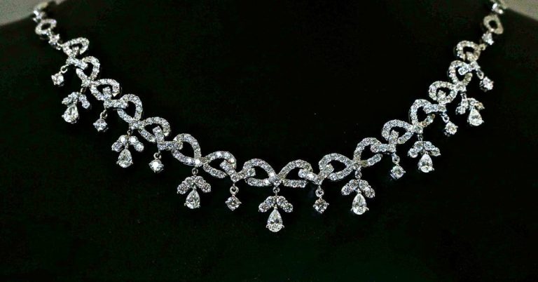Want To Make Your Holiday Shopping Easy? Buy Her A Diamond Necklace.