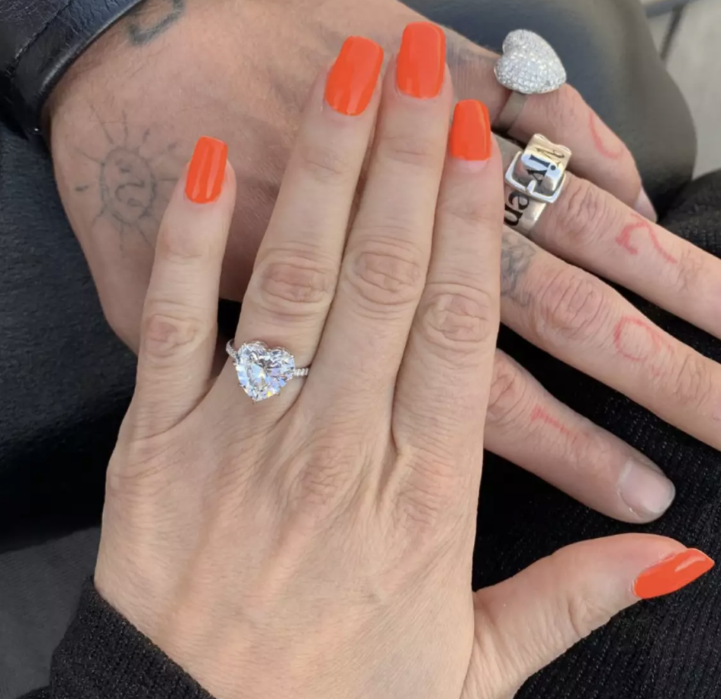 Avril Lavigne and Mod Sun engagement ring